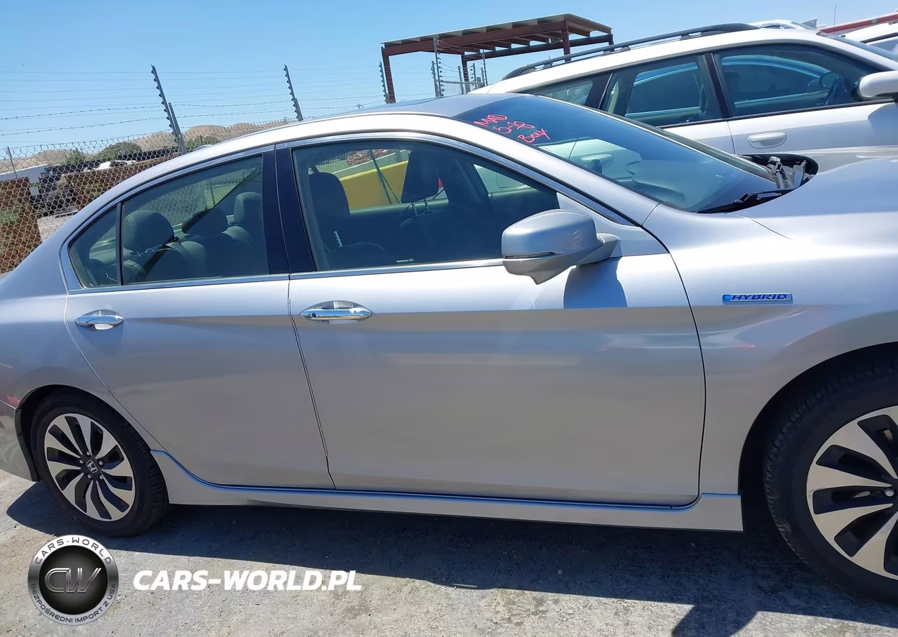 2017 Honda Accord Hybrid Touring VIN:JHMCR6F73HC008080 - 13