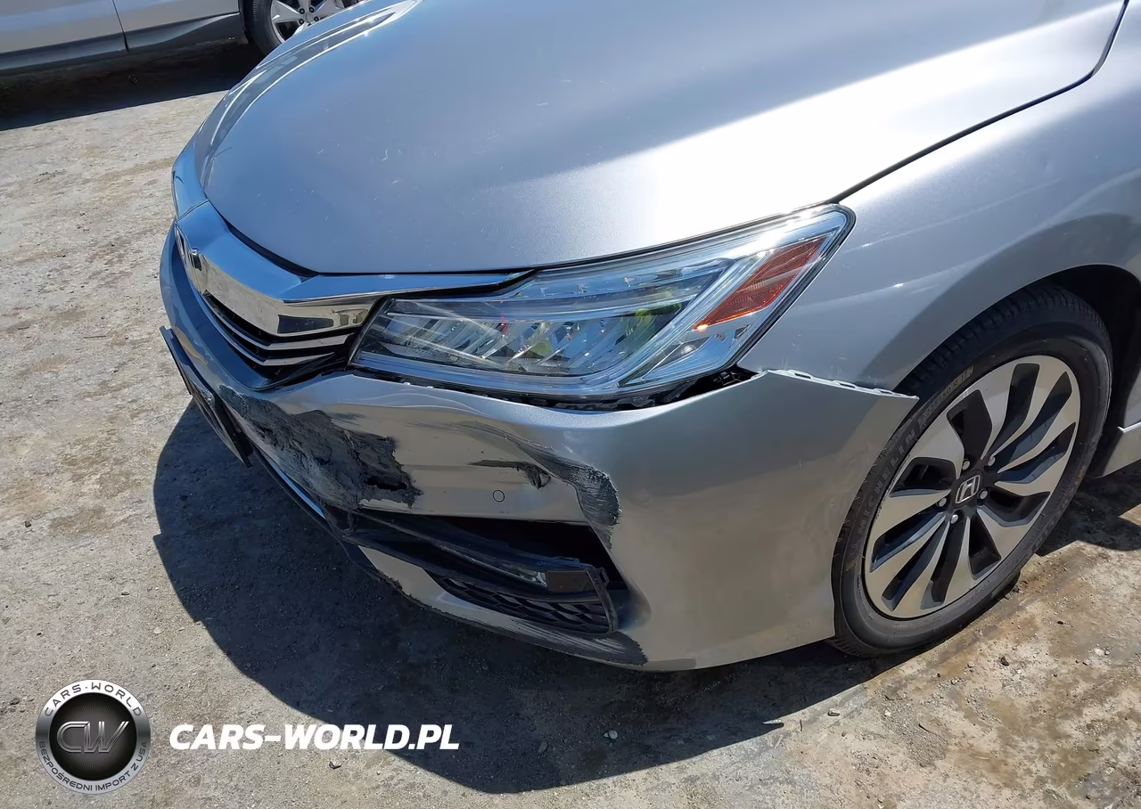 2017 Honda Accord Hybrid Touring VIN:JHMCR6F73HC008080 - 17