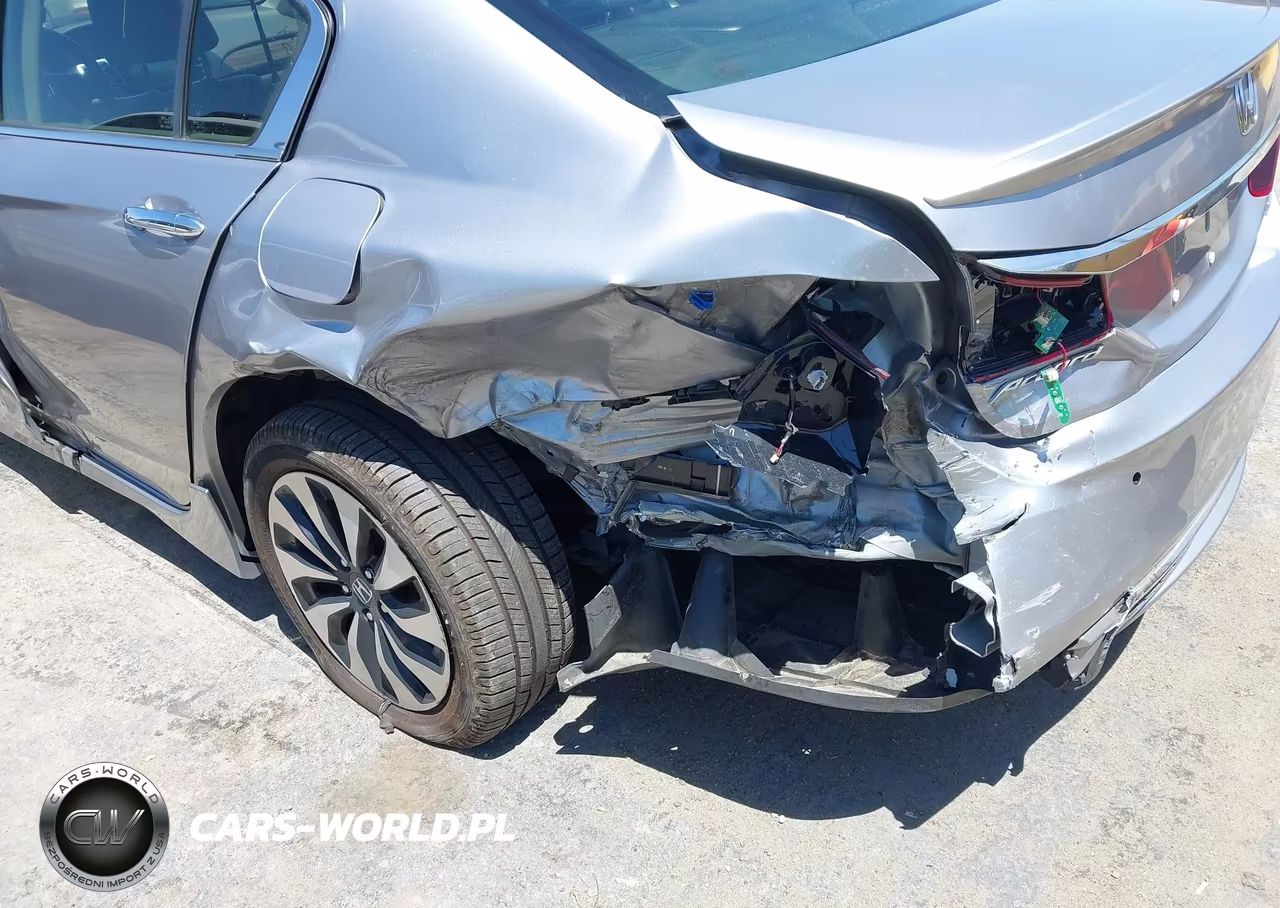 2017 Honda Accord Hybrid Touring VIN:JHMCR6F73HC008080 - 18