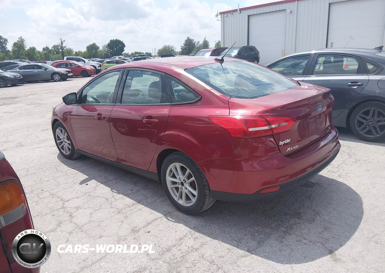 2015 Ford Focus Se VIN:1FADP3F23FL227302 - 3