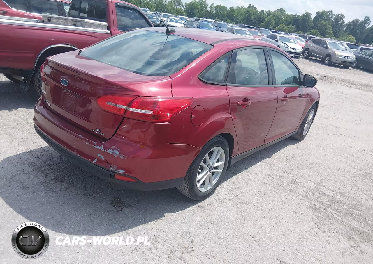 2015 Ford Focus Se VIN:1FADP3F23FL227302 - 4