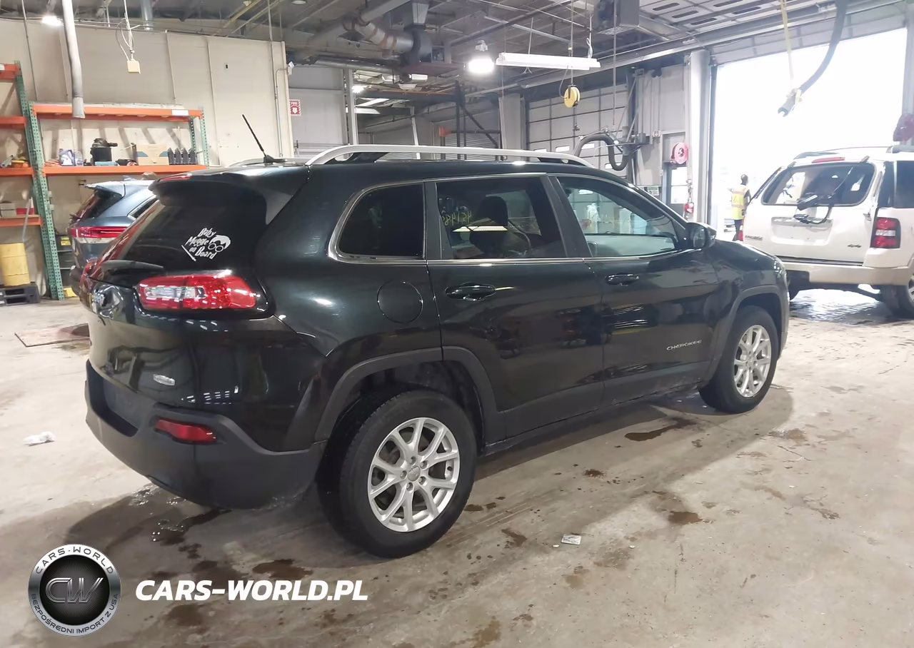 2015 Jeep Cherokee Latitude VIN:1C4PJMCB6FW652353 - 4