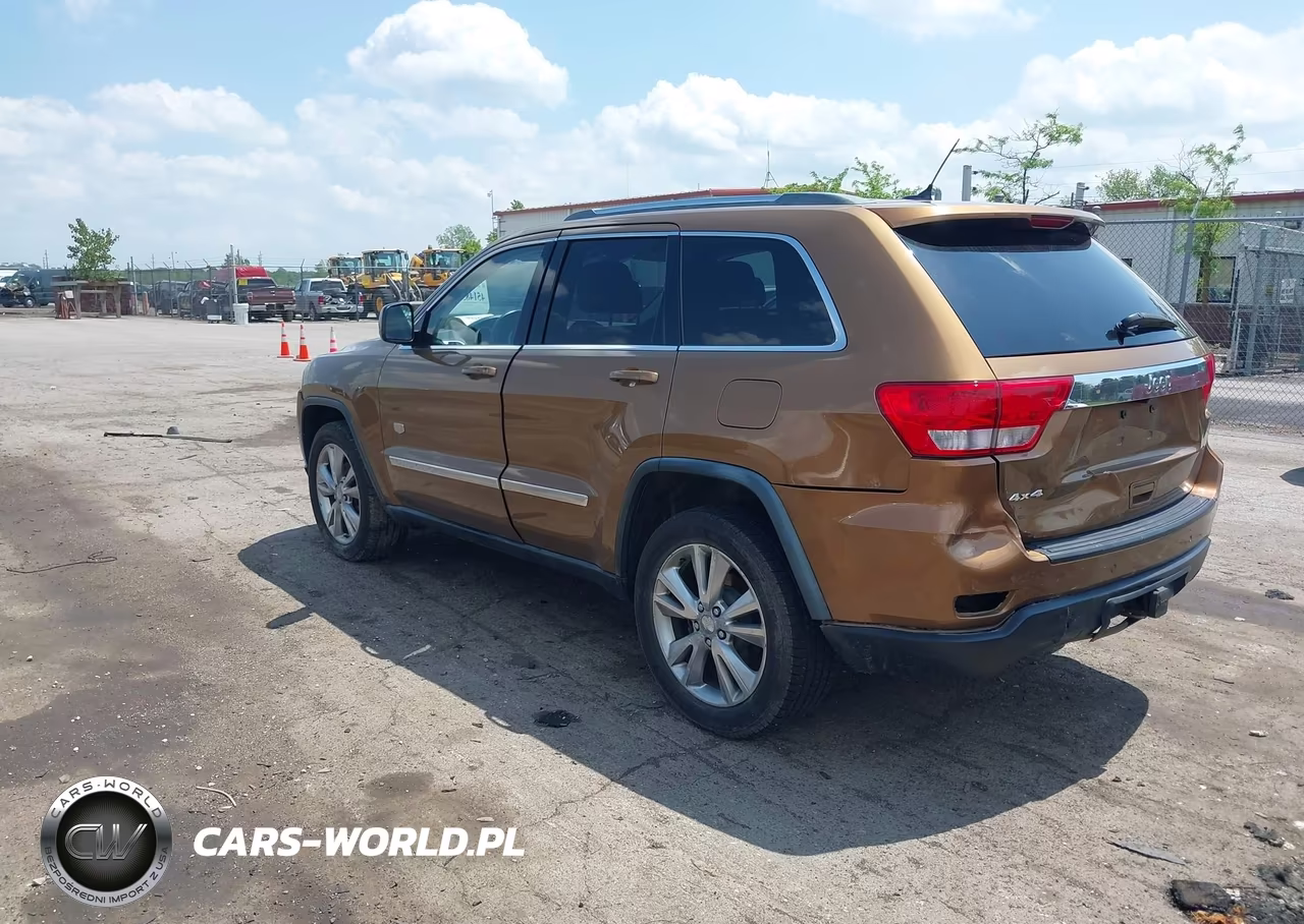 2011 Jeep Grand Cherokee Laredo VIN:1J4RR4GG4BC676048 - 3