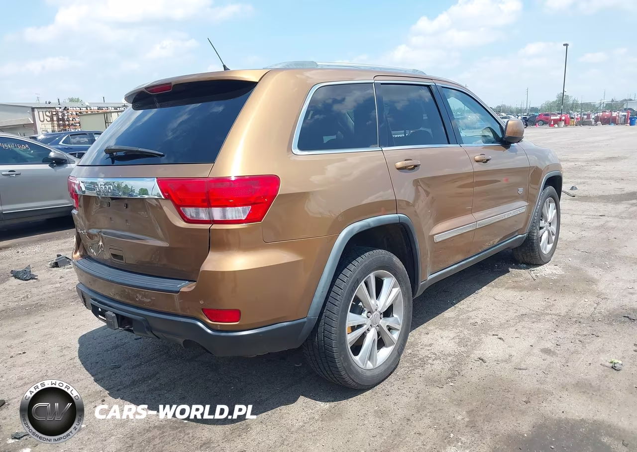 2011 Jeep Grand Cherokee Laredo VIN:1J4RR4GG4BC676048 - 4