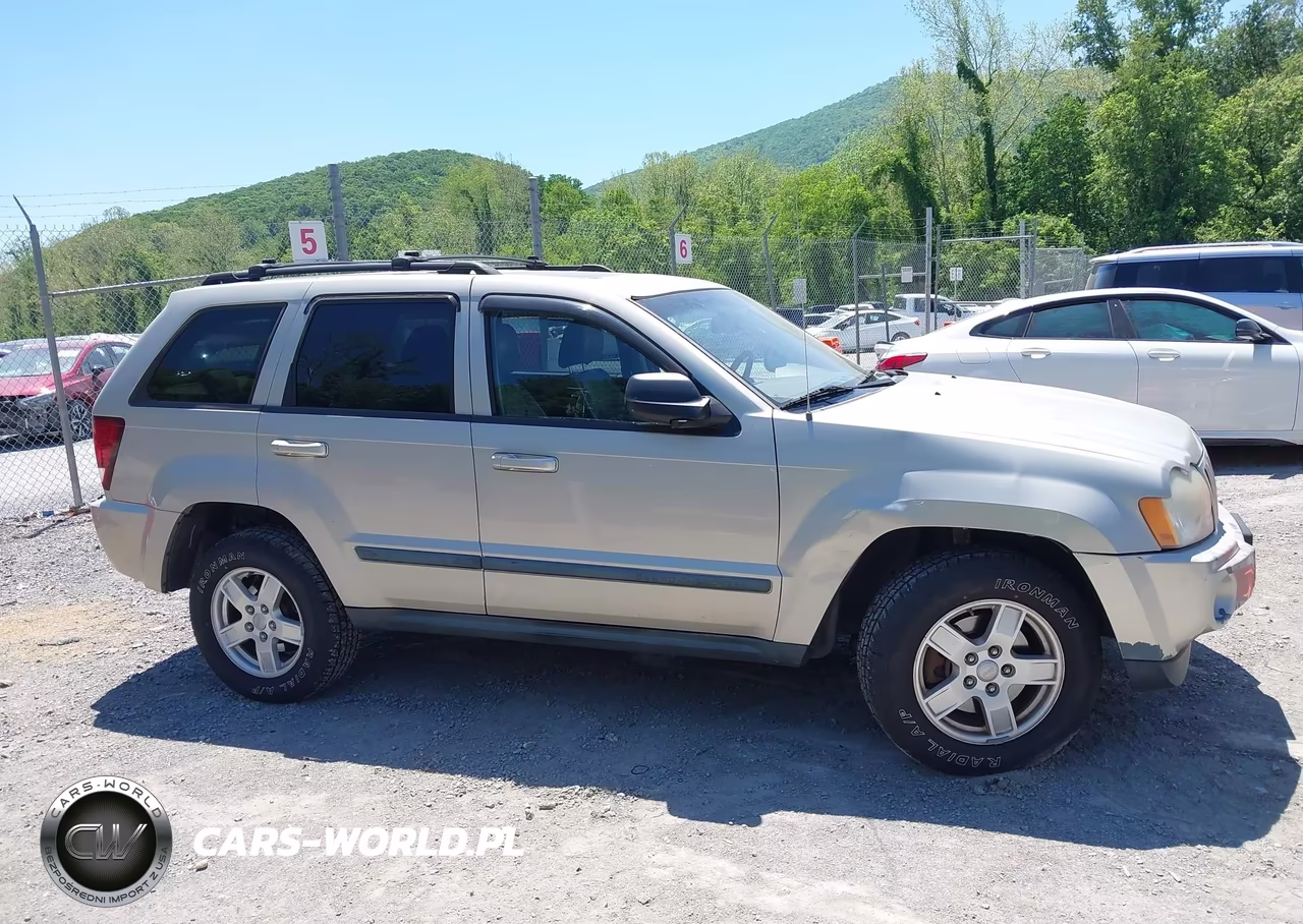 2007 Jeep Grand Cherokee Laredo VIN:1J8HR48P47C700493 - 13