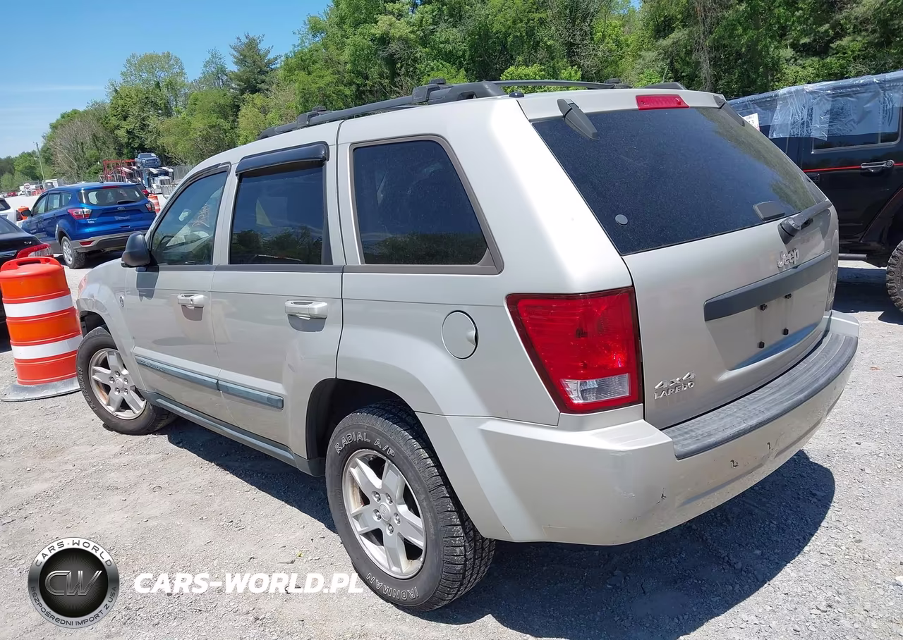 2007 Jeep Grand Cherokee Laredo VIN:1J8HR48P47C700493 - 3