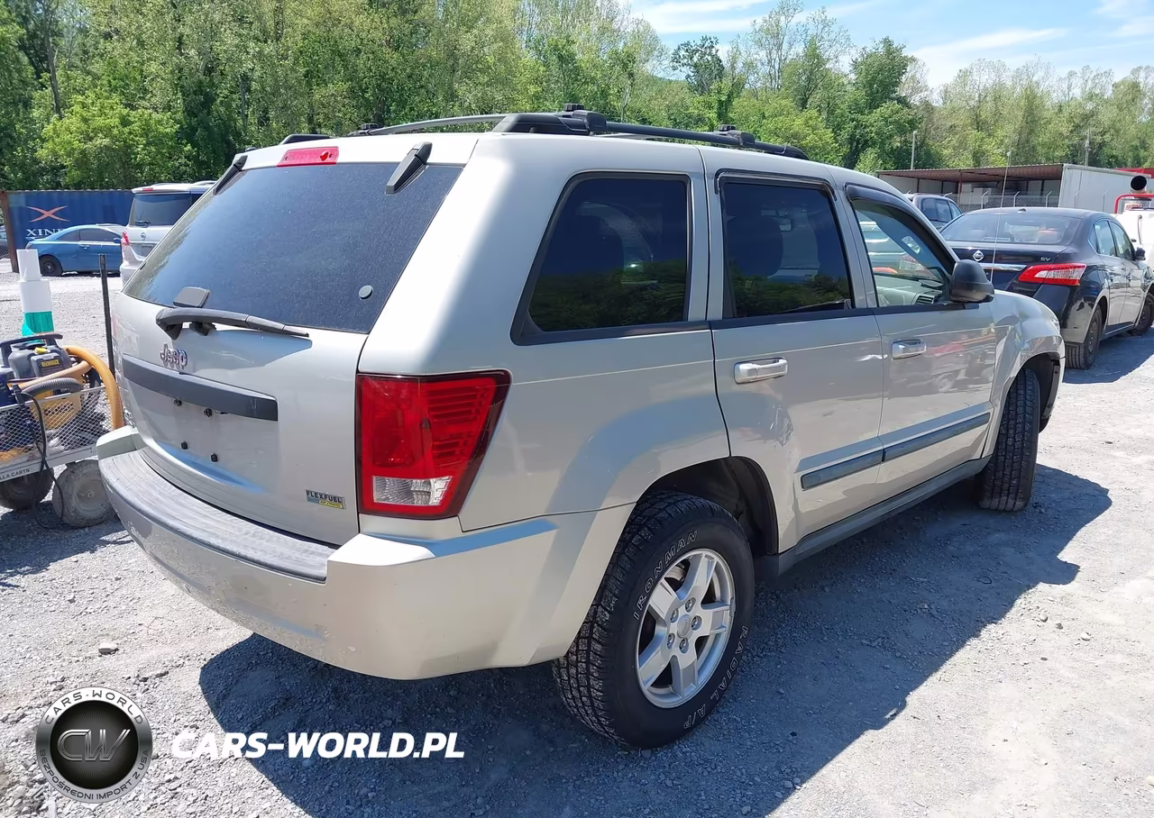 2007 Jeep Grand Cherokee Laredo VIN:1J8HR48P47C700493 - 4