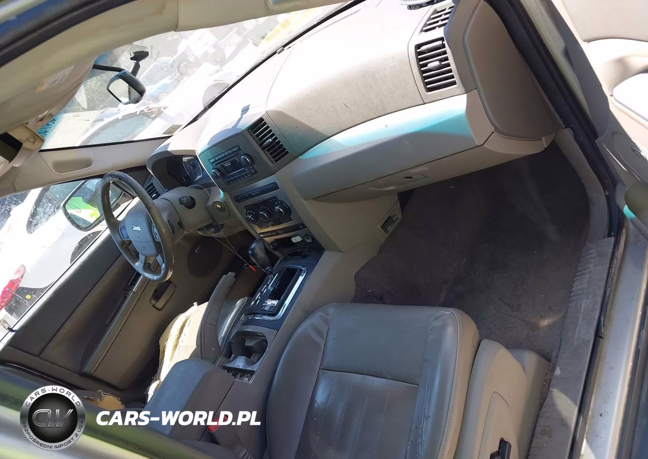2007 Jeep Grand Cherokee Laredo VIN:1J8HR48P47C700493 - 5