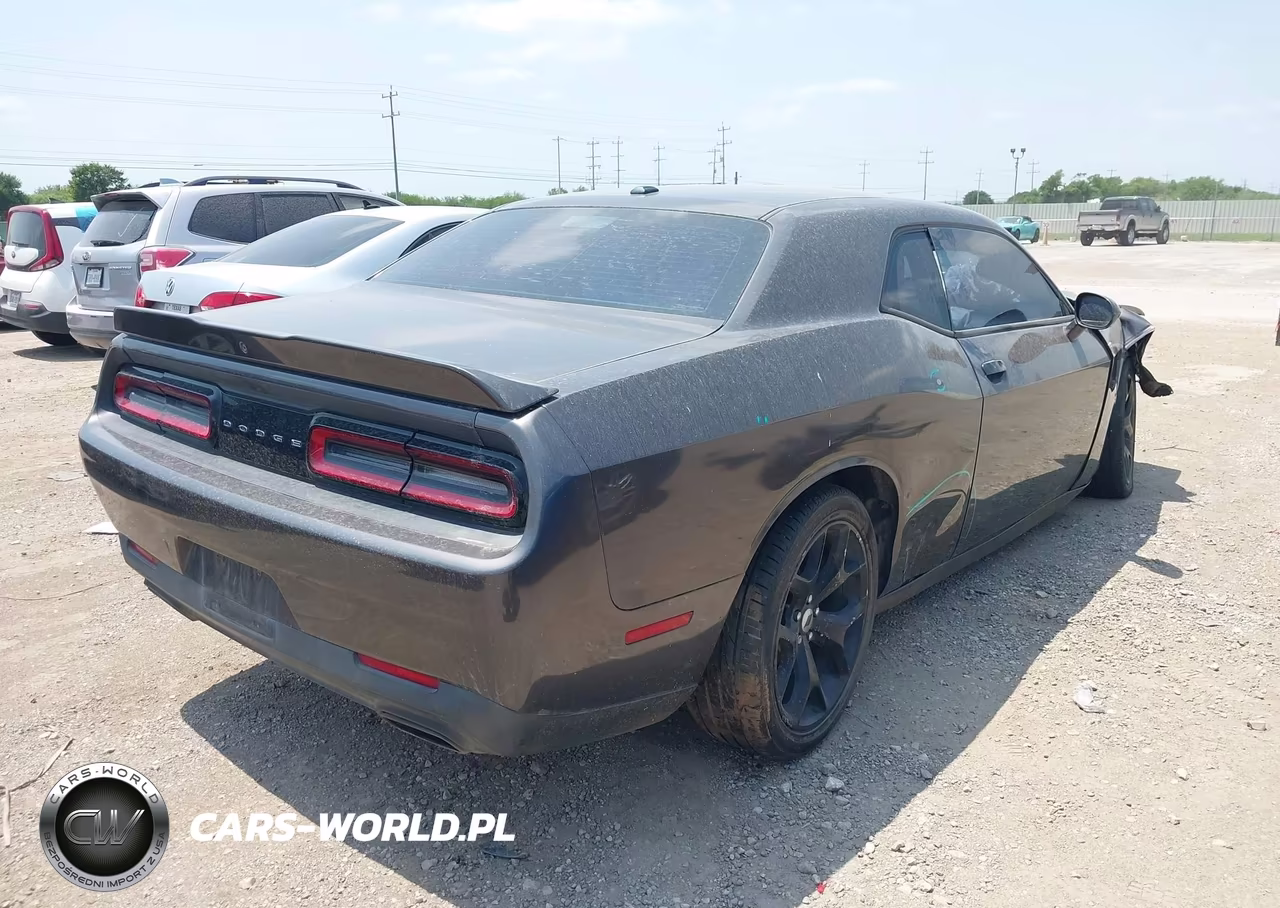 2018 Dodge Challenger Sxt VIN:2C3CDZAG6JH237613 - 4