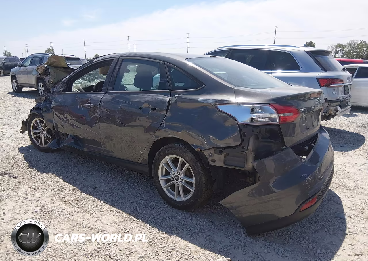 2015 Ford Focus Se VIN:1FADP3F25FL305241 - 3