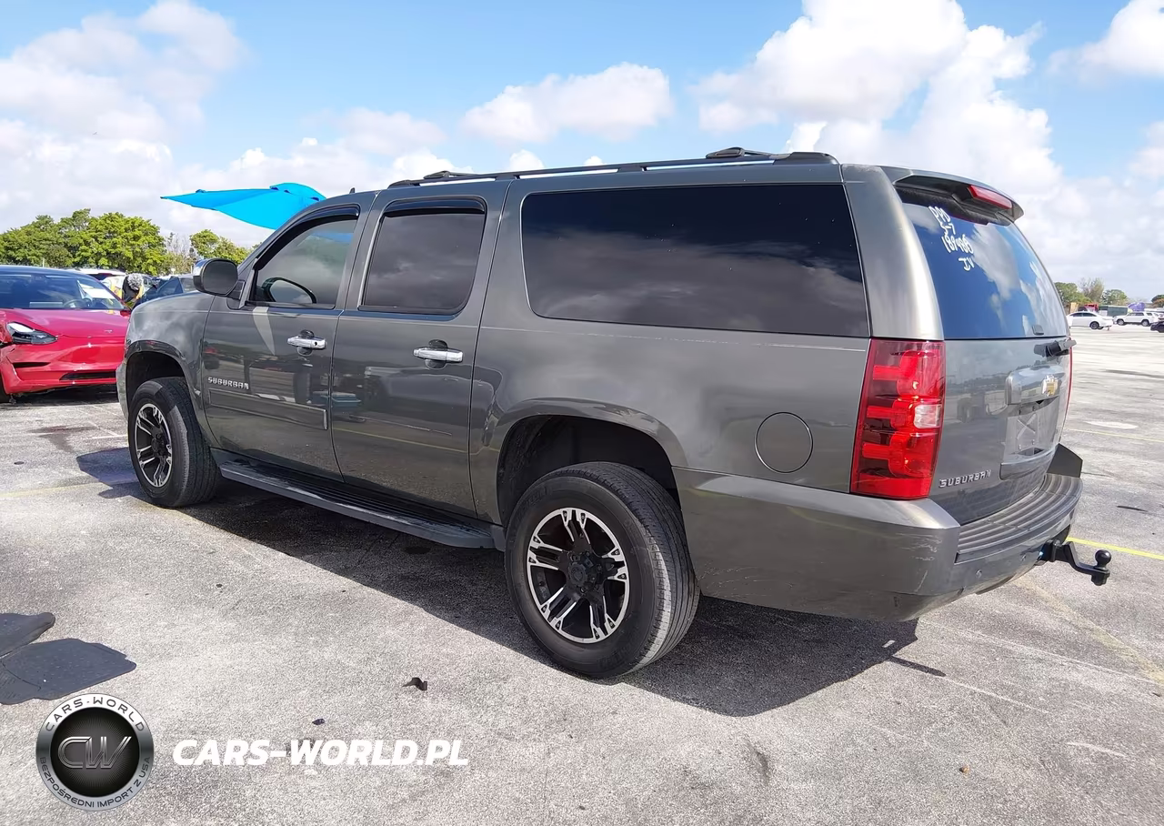 2011 Chevrolet Suburban 1500 Ls VIN:1GNSKHE34BR189486 - 3
