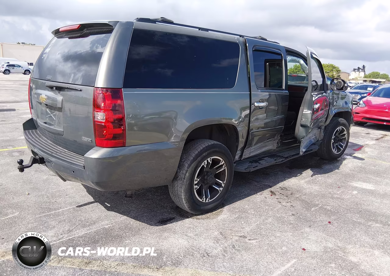 2011 Chevrolet Suburban 1500 Ls VIN:1GNSKHE34BR189486 - 4