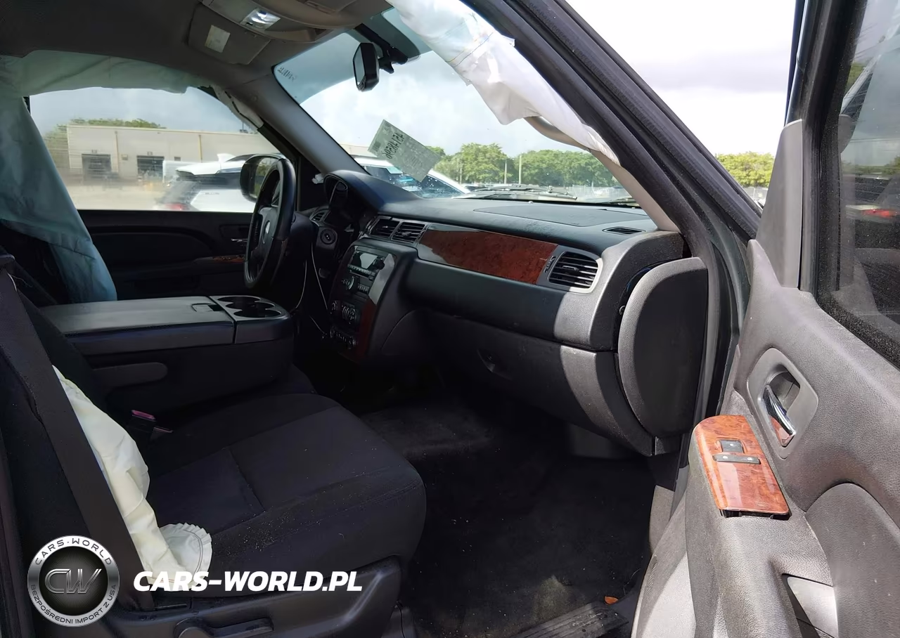 2011 Chevrolet Suburban 1500 Ls VIN:1GNSKHE34BR189486 - 5
