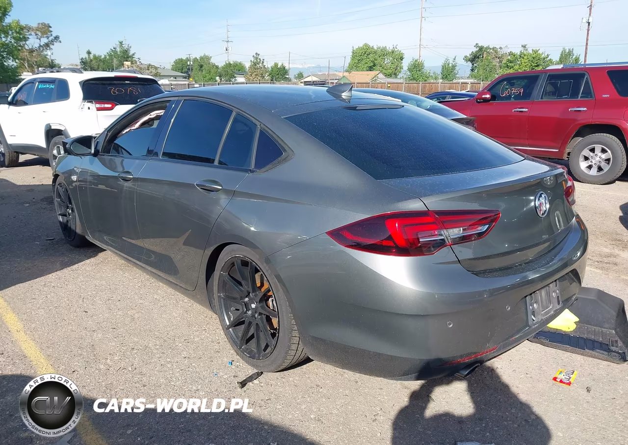 2018 Buick Regal Sportback Essence VIN:W04GR6SXXJ1102767 - 3