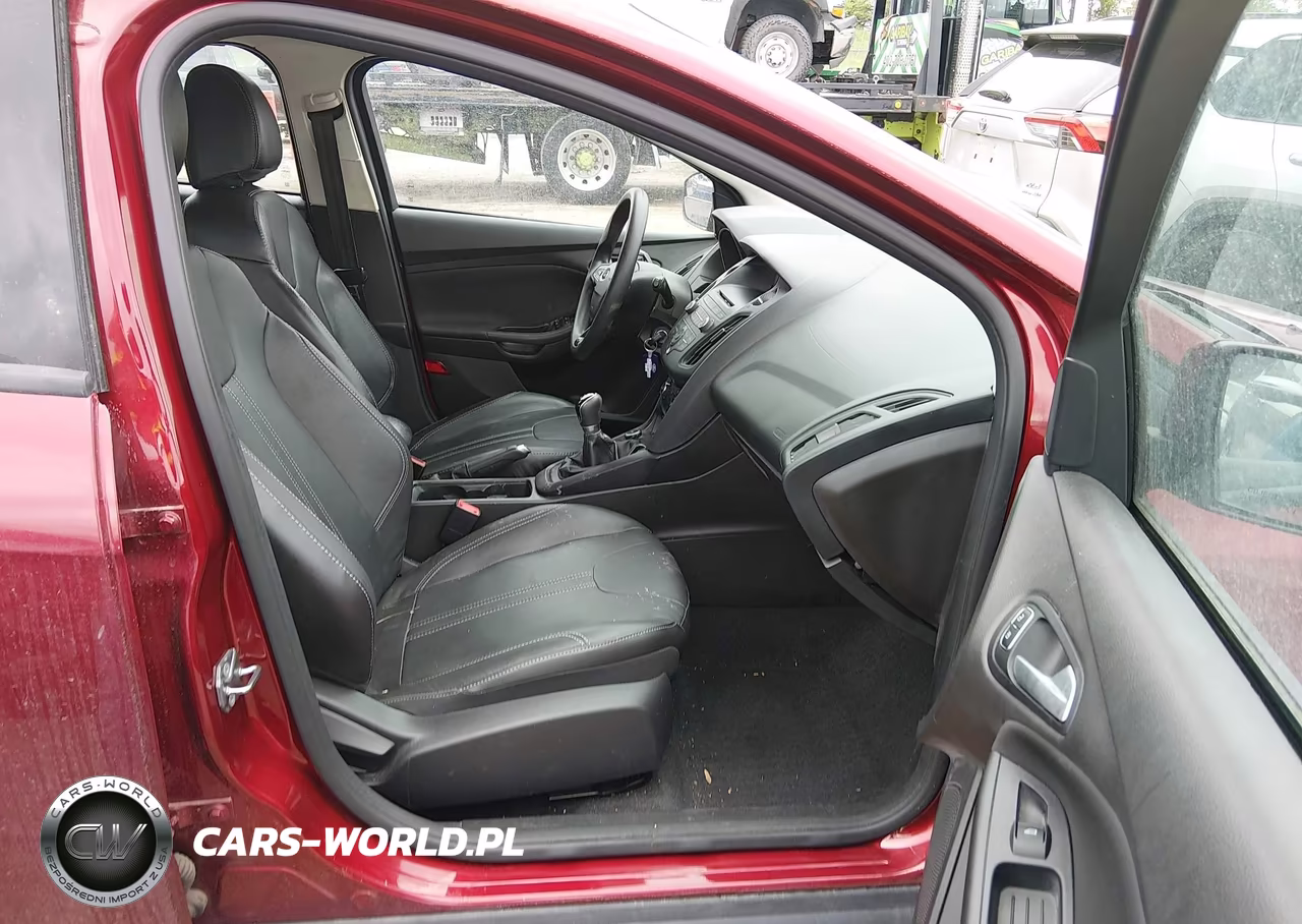 2016 Ford Focus Se VIN:1FADP3K28GL245866 - 5
