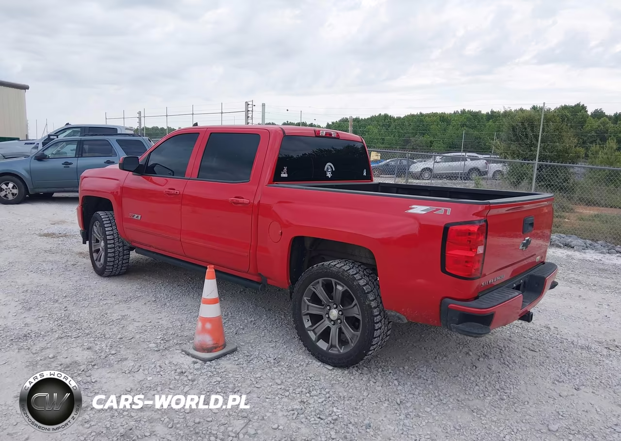 2018 Chevrolet Silverado 1500 2Lt VIN:3GCUKREC8JG229073 - 3