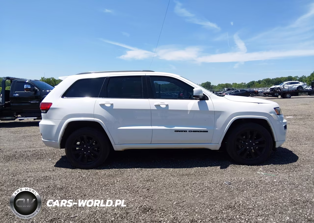 2017 Jeep Grand Cherokee Altitude 4X4 VIN:1C4RJFAGXHC714375 - 14