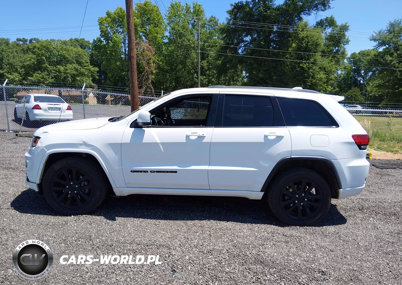 2017 Jeep Grand Cherokee Altitude 4X4 VIN:1C4RJFAGXHC714375 - 15