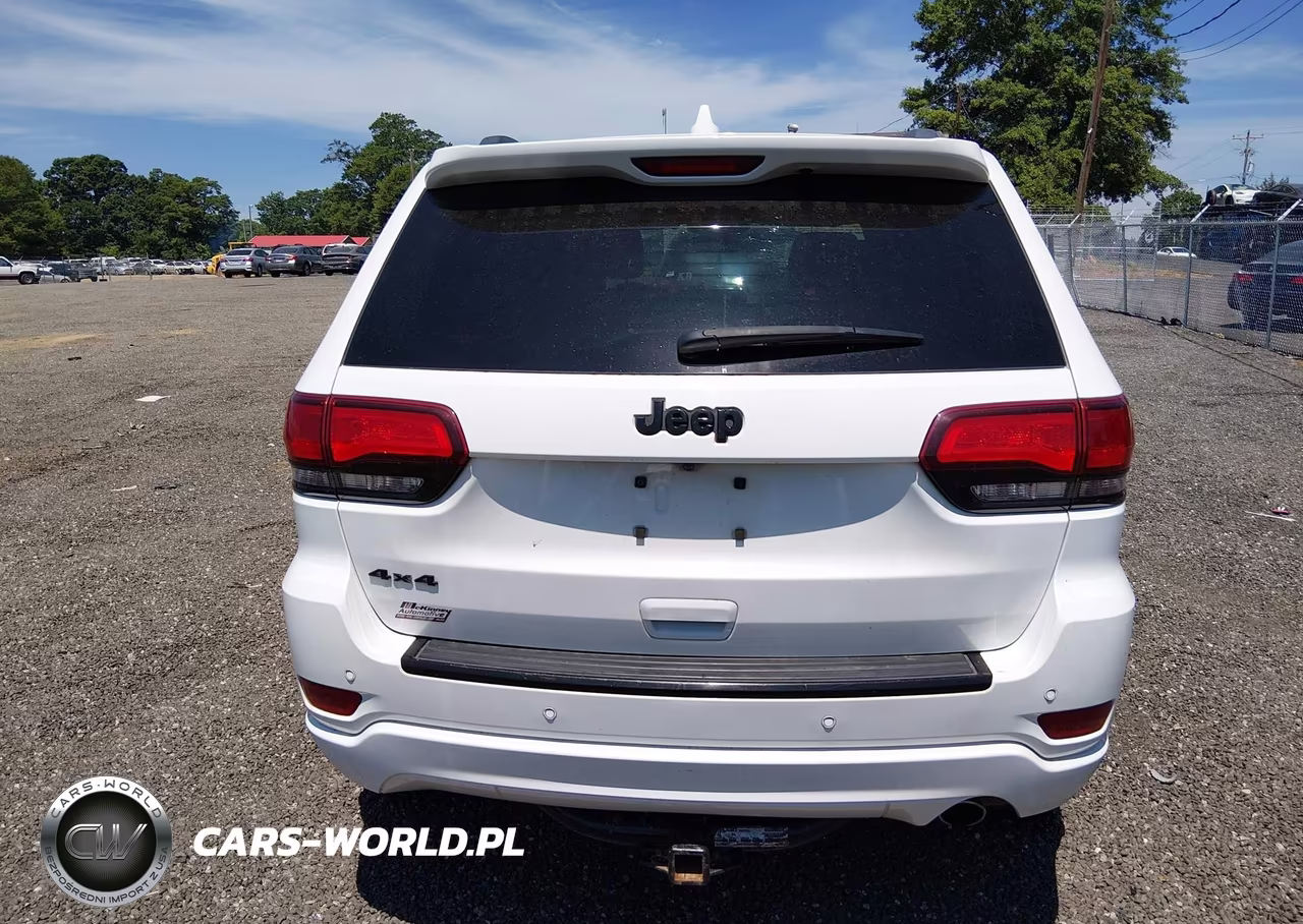 2017 Jeep Grand Cherokee Altitude 4X4 VIN:1C4RJFAGXHC714375 - 17