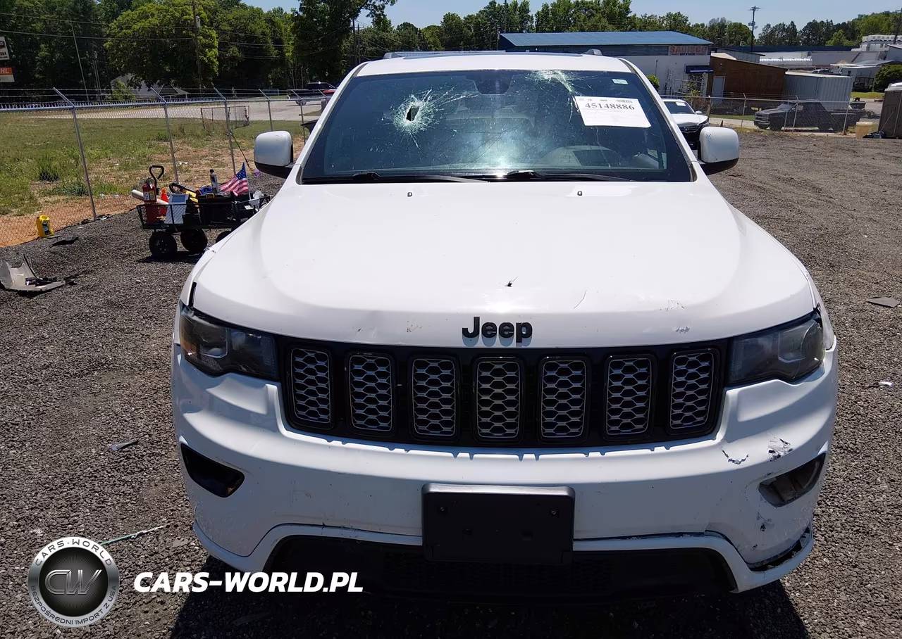2017 Jeep Grand Cherokee Altitude 4X4 VIN:1C4RJFAGXHC714375 - 6