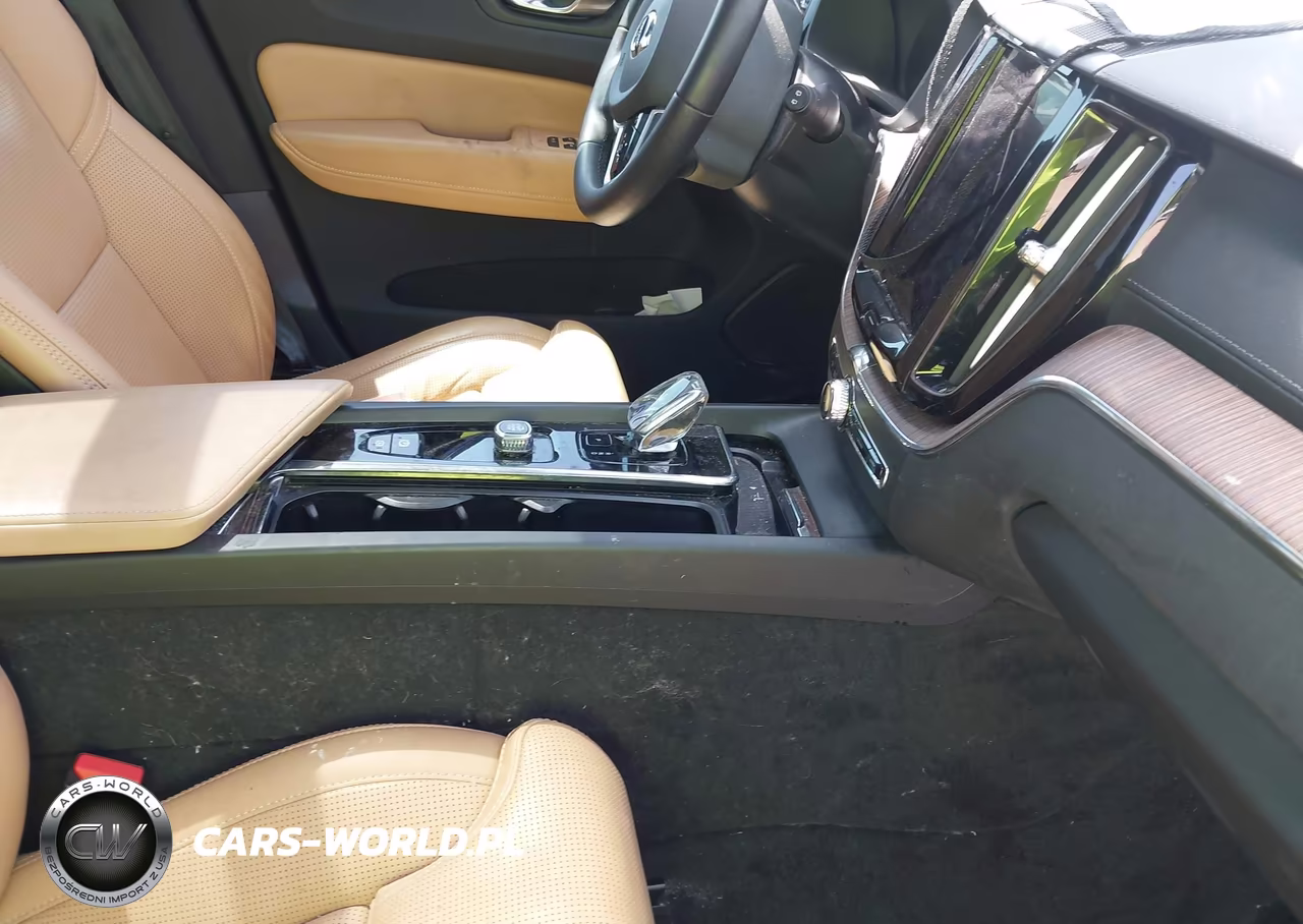 2023 Volvo Xc60 Recharge Plug-In Hybrid T8 Ultimate Dark Theme VIN:YV4H60DX2P1210271 - 5