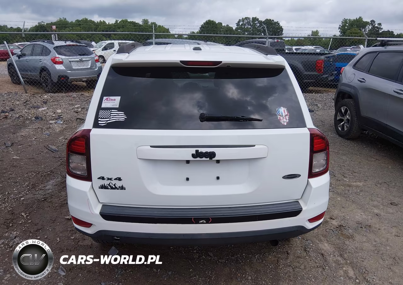 2015 Jeep Compass Altitude Edition VIN:1C4NJDBB6FD325181 - 16
