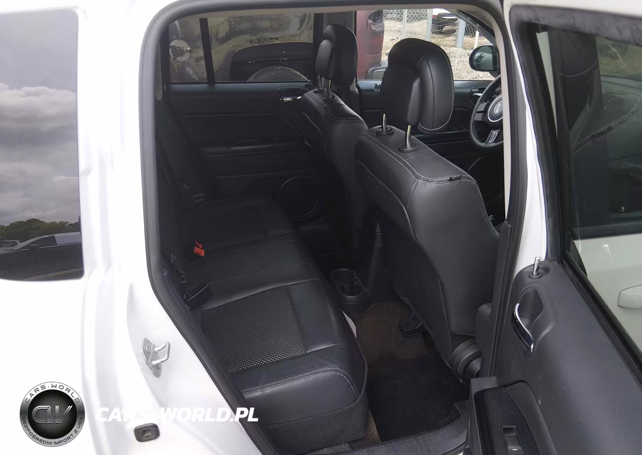 2015 Jeep Compass Altitude Edition VIN:1C4NJDBB6FD325181 - 8