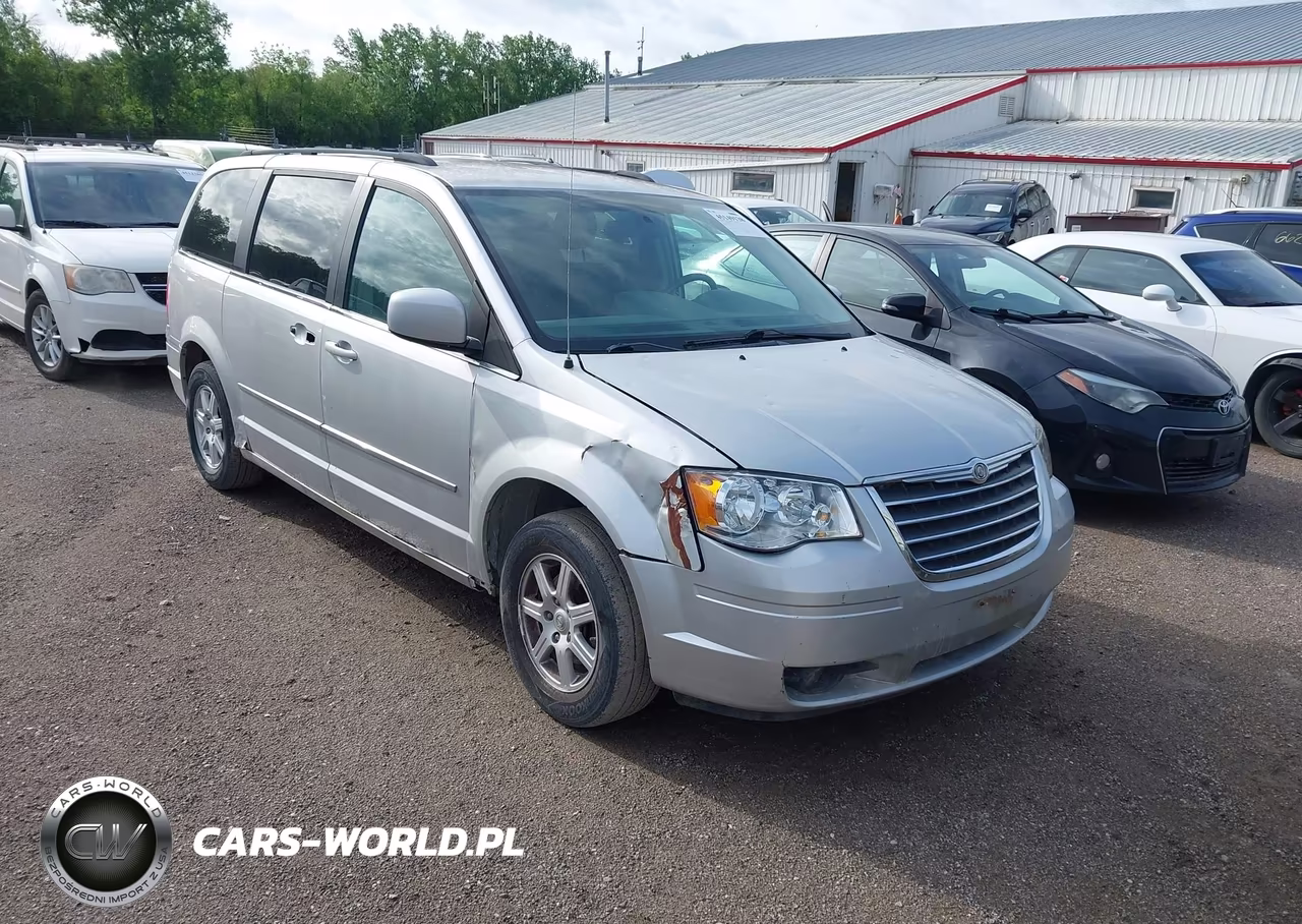 2010 Chrysler Town & Country Touring – zdjęcie 1 z 16