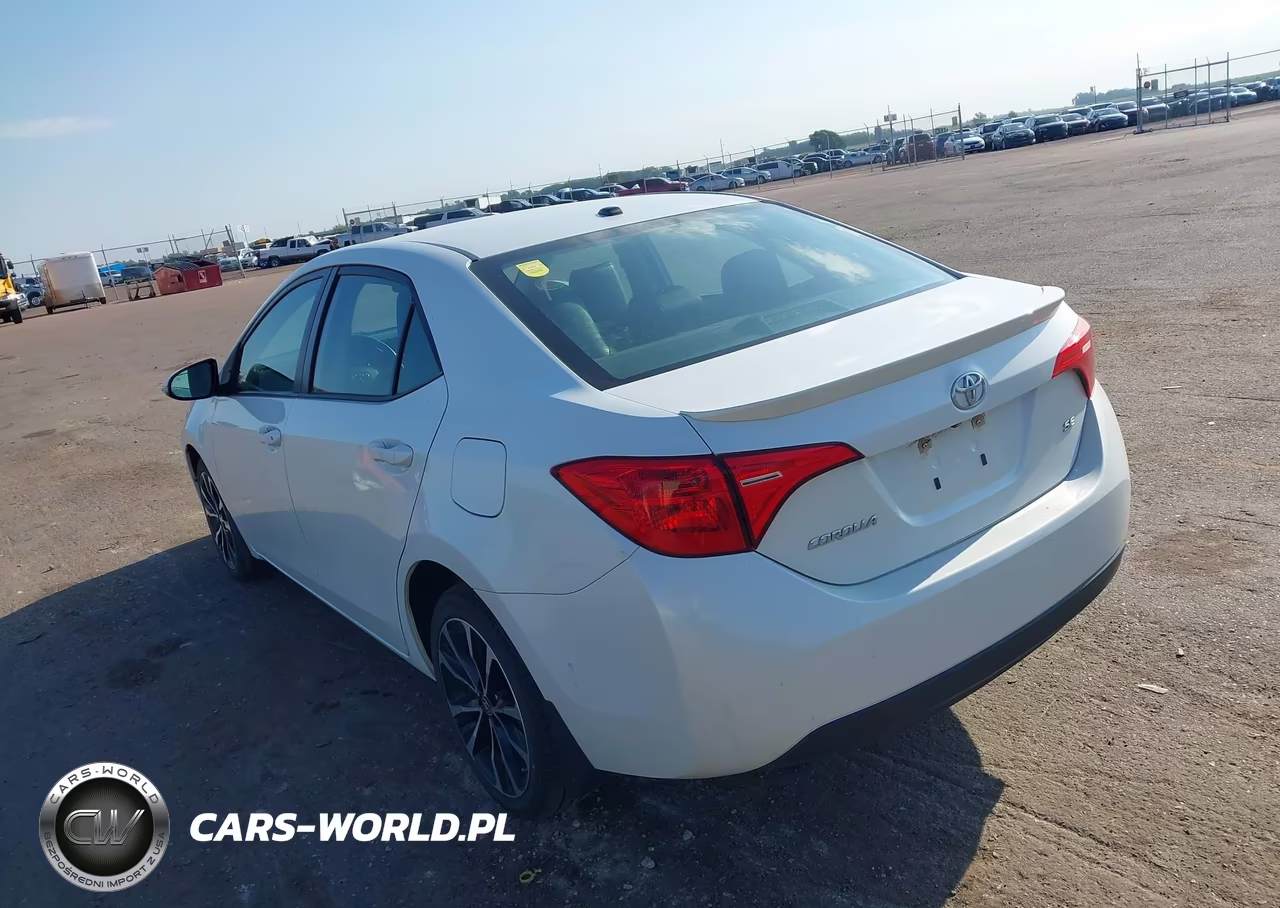 2017 Toyota Corolla Se VIN:5YFBURHEXHP640087 - 3