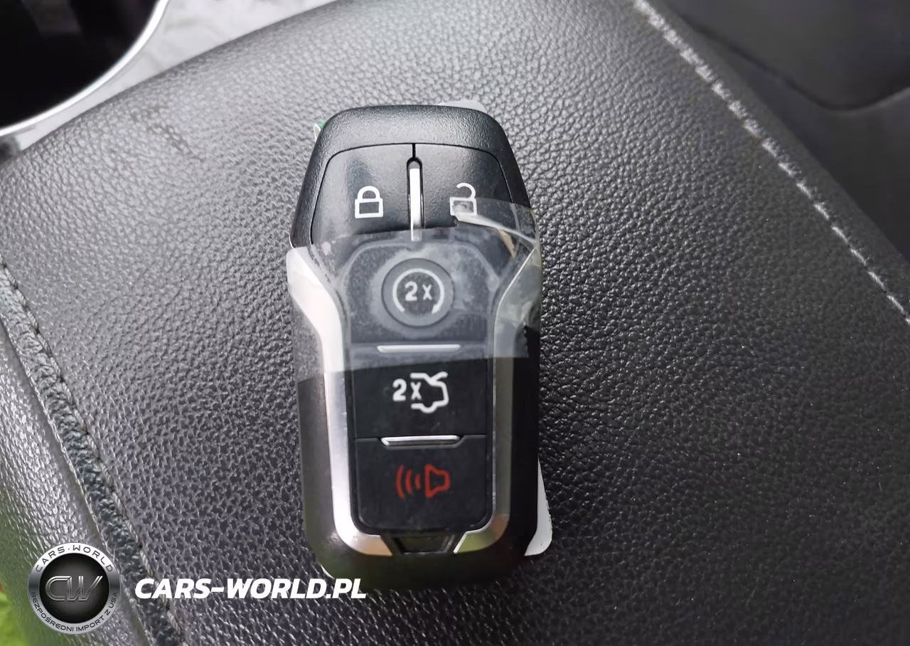 2016 Ford Fusion Hybrid Titanium VIN:3FA6P0RU6GR307426 - 11