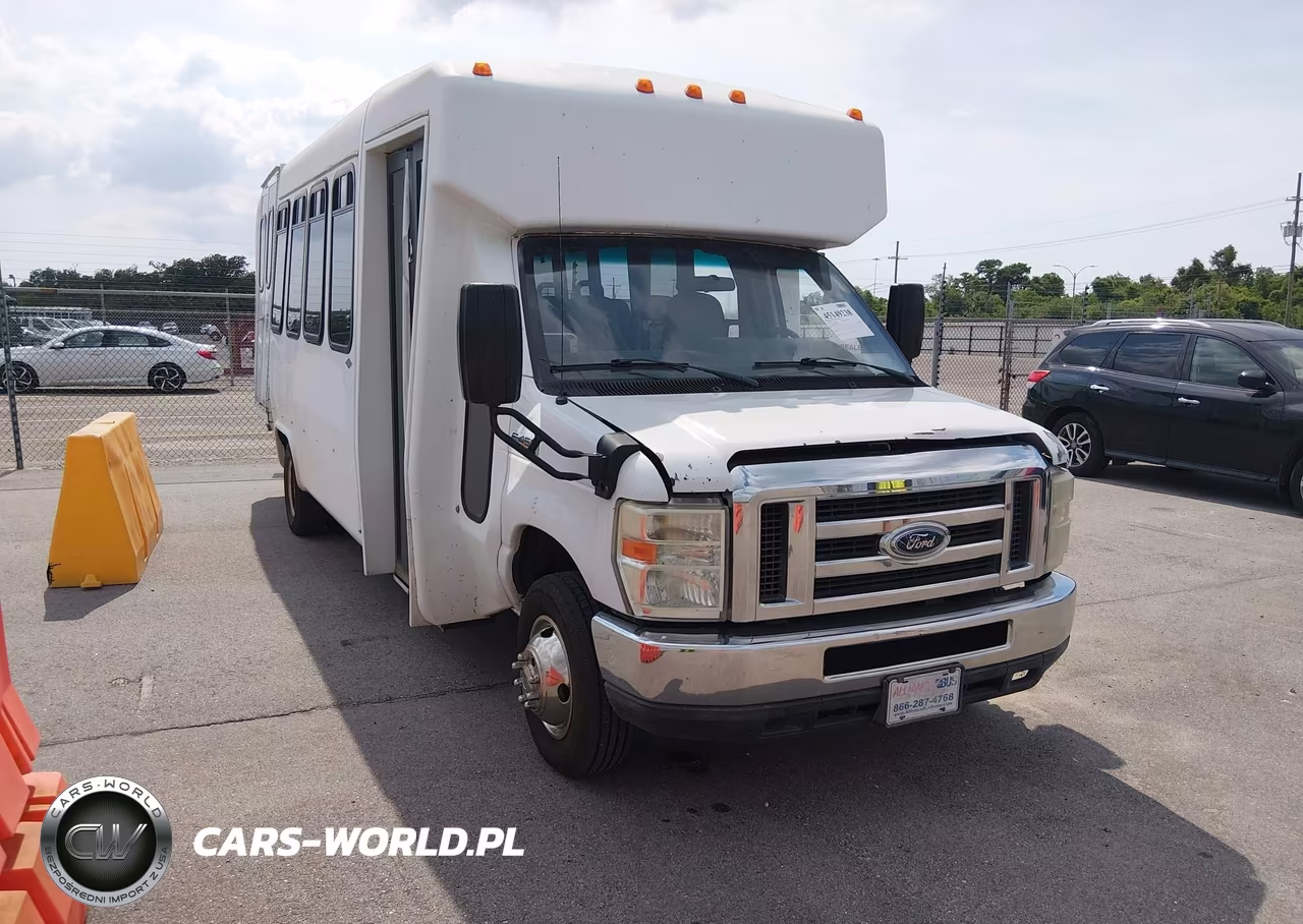 2013 Ford E-450 Cutaway