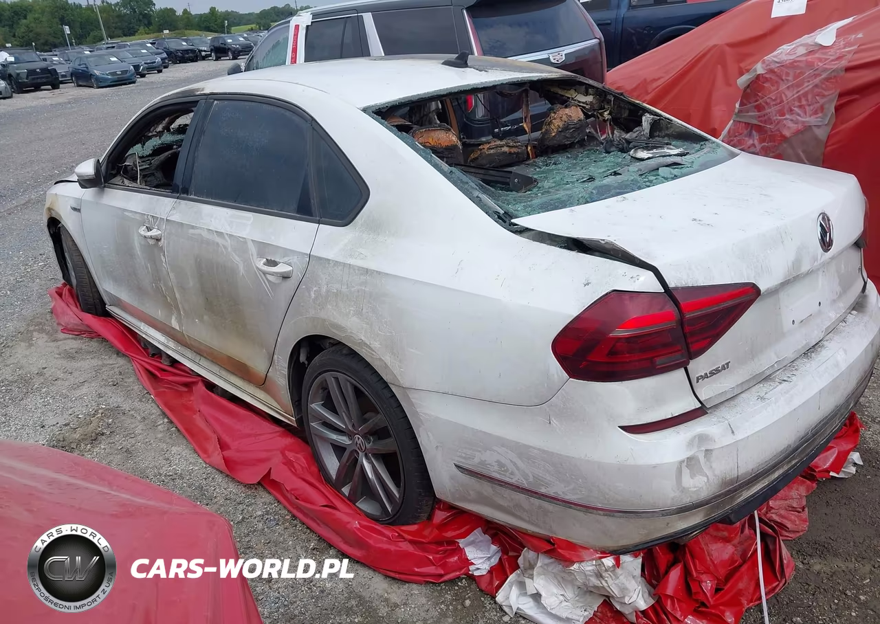 2018 Volkswagen Passat 2.0T R-Line-2.0T S VIN:1VWAA7A37JC040639 - 3