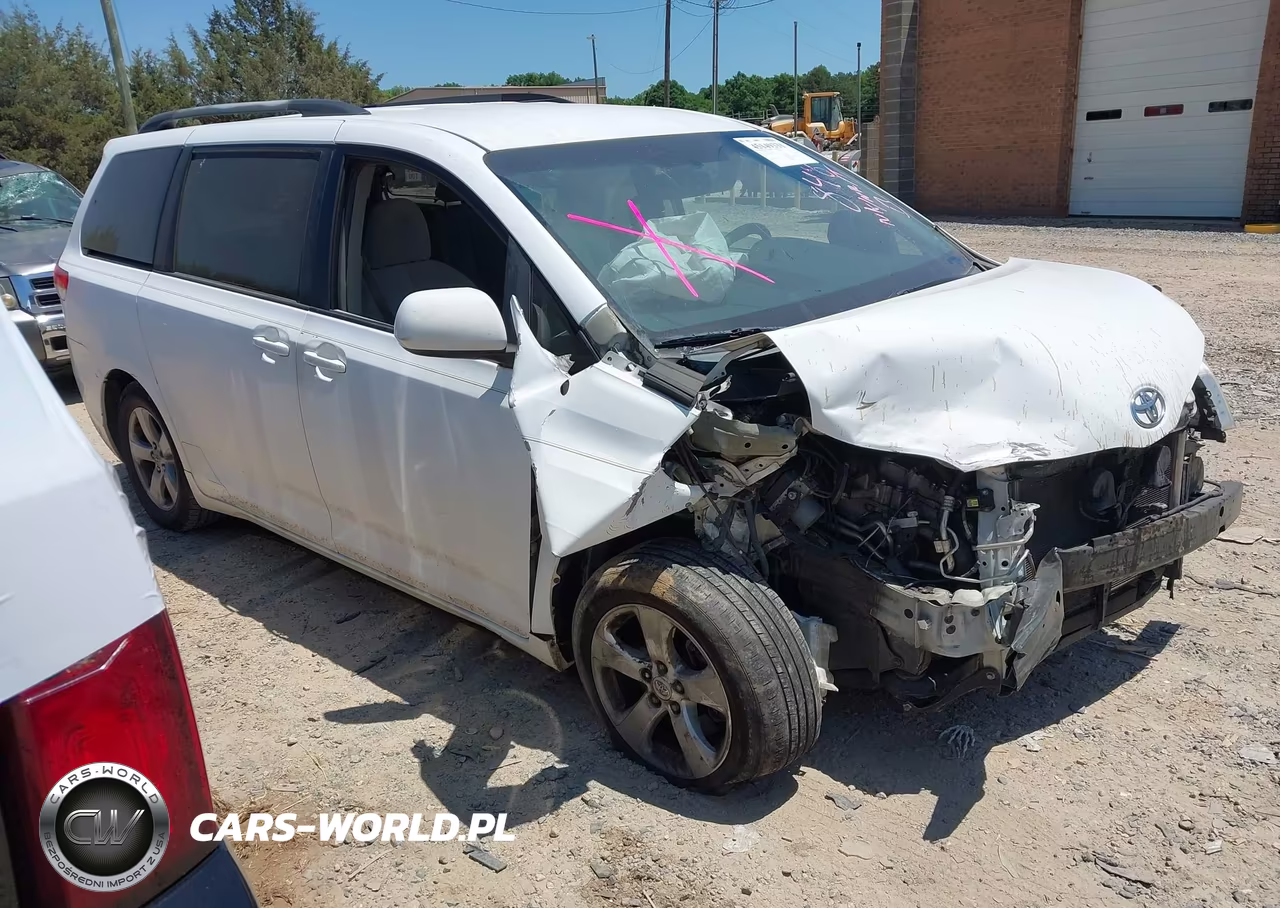 2011 Toyota Sienna Le V6 – zdjęcie 1 z 16