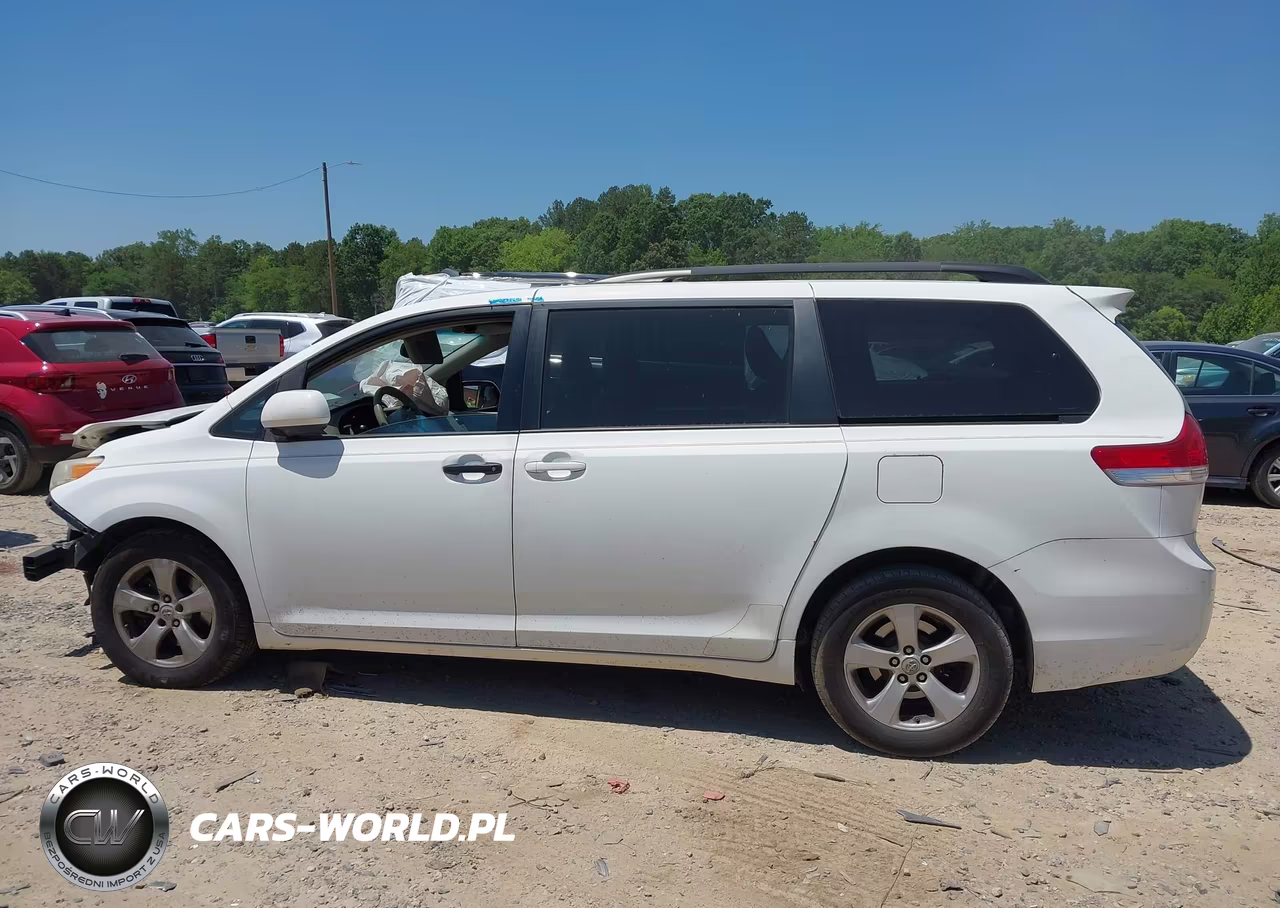 2011 Toyota Sienna Le V6 VIN:5TDKK3DC6BS168489 - 14