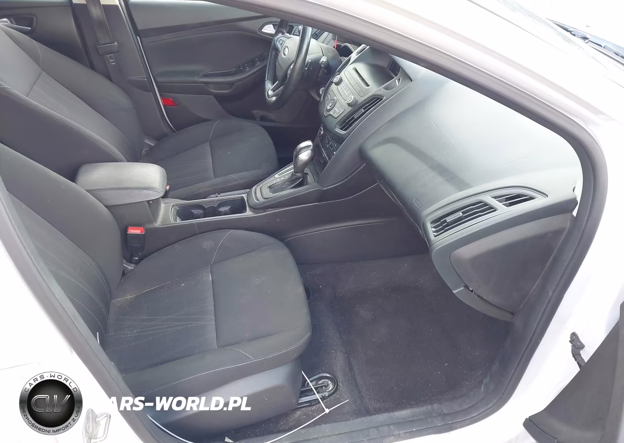 2015 Ford Focus Se VIN:1FADP3K29FL372818 - 5