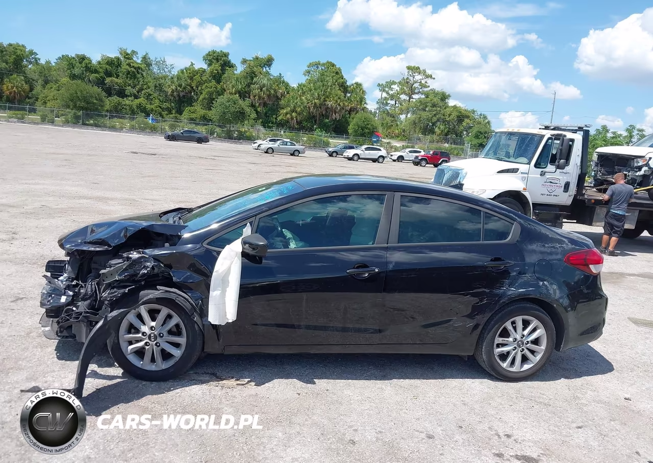 2017 Kia Forte Lx VIN:3KPFL4A7XHE125997 - 14