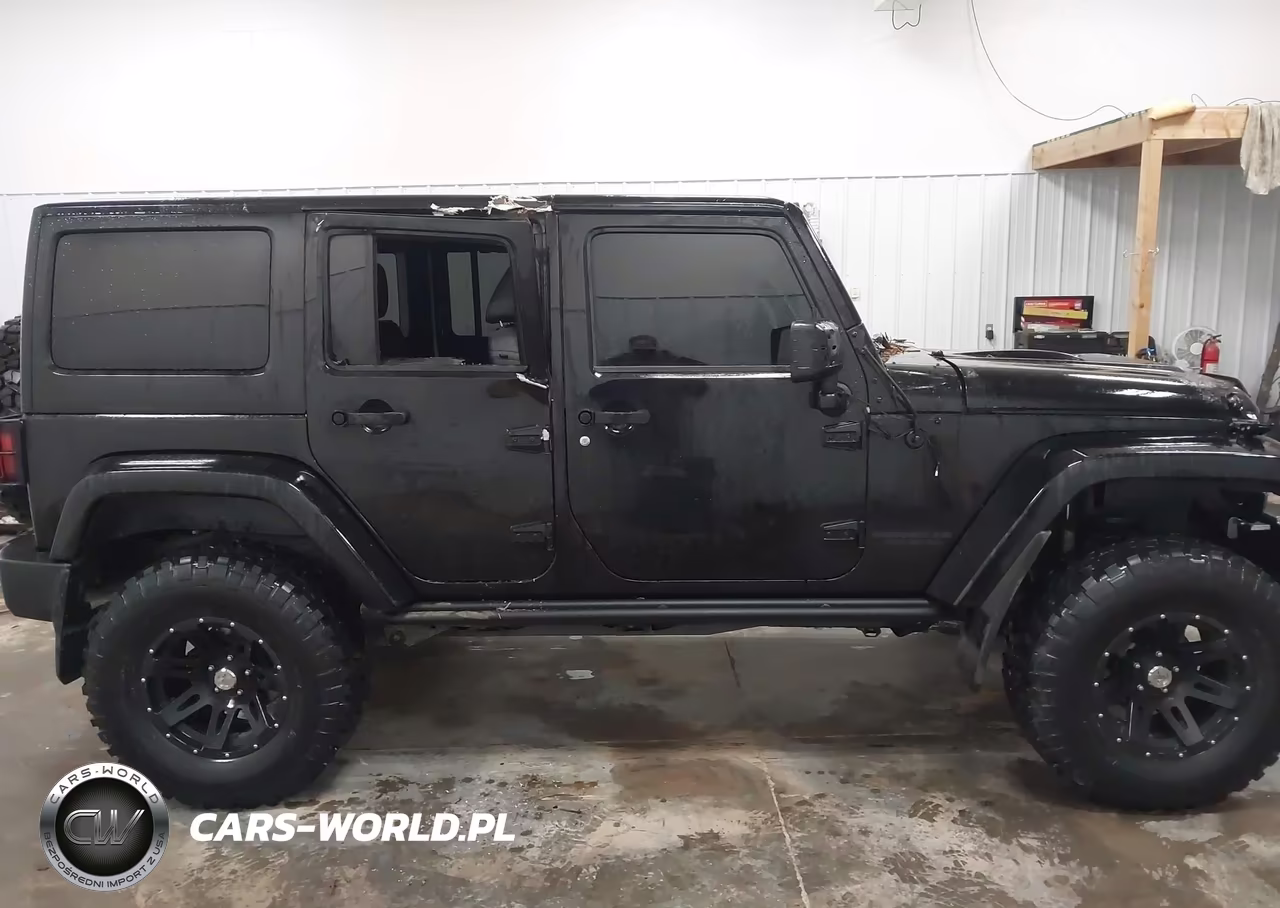 2015 Jeep Wrangler Unlimited Altitude VIN:1C4HJWEG3FL713944 - 13