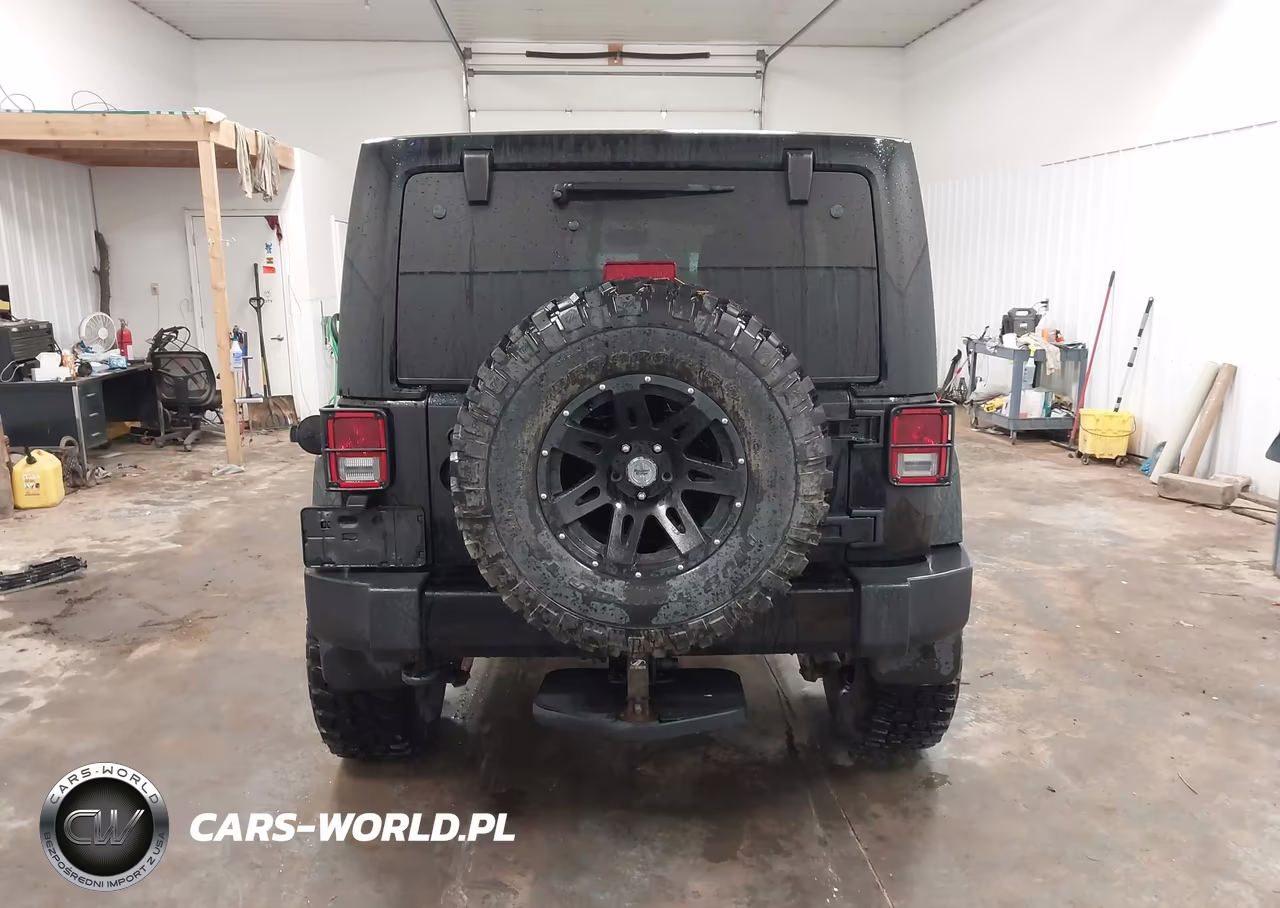 2015 Jeep Wrangler Unlimited Altitude VIN:1C4HJWEG3FL713944 - 16