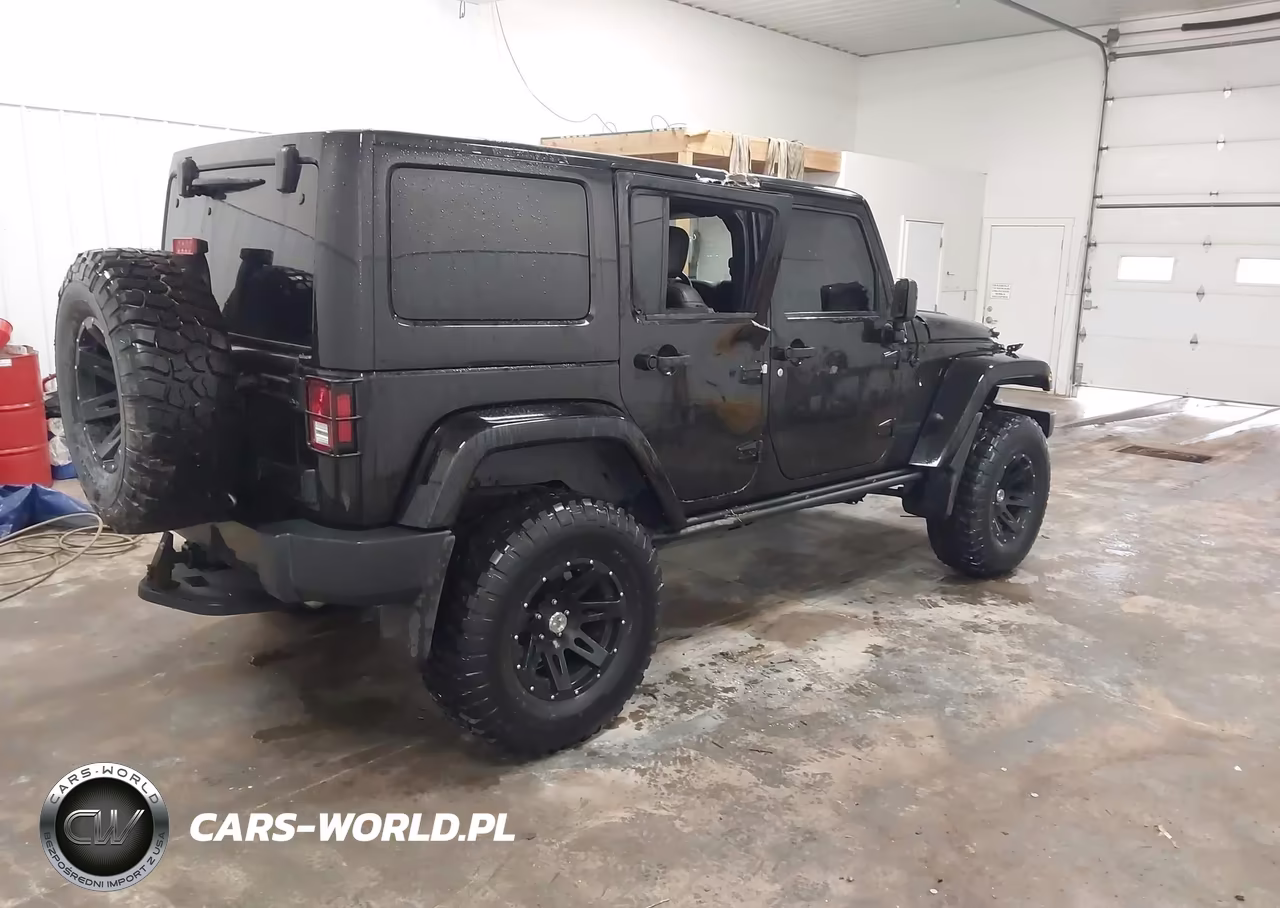 2015 Jeep Wrangler Unlimited Altitude VIN:1C4HJWEG3FL713944 - 4