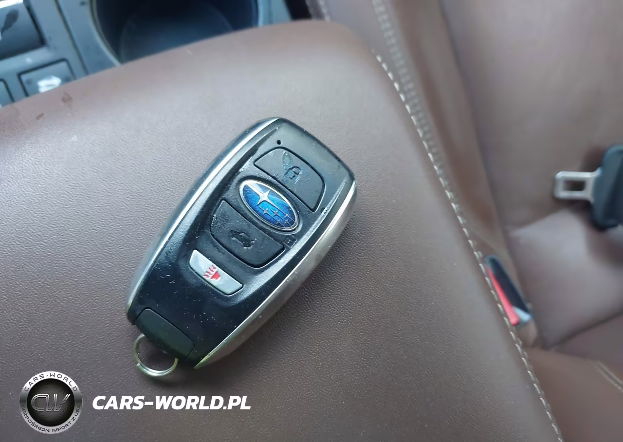 2018 Subaru Outback 3.6R Touring VIN:4S4BSETC2J3334998 - 11
