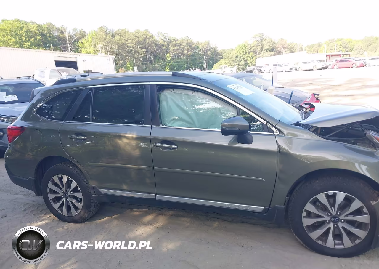 2018 Subaru Outback 3.6R Touring VIN:4S4BSETC2J3334998 - 13