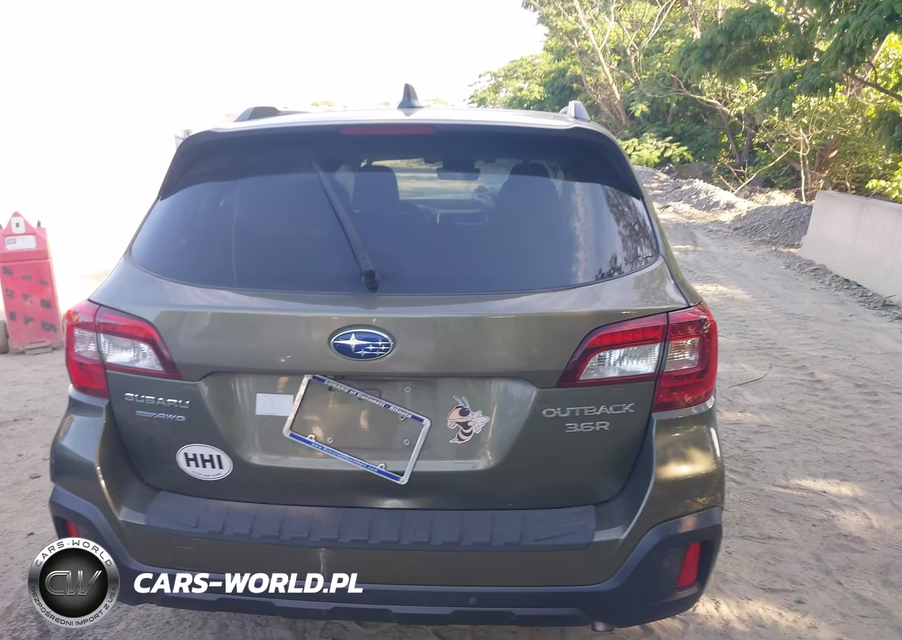 2018 Subaru Outback 3.6R Touring VIN:4S4BSETC2J3334998 - 16