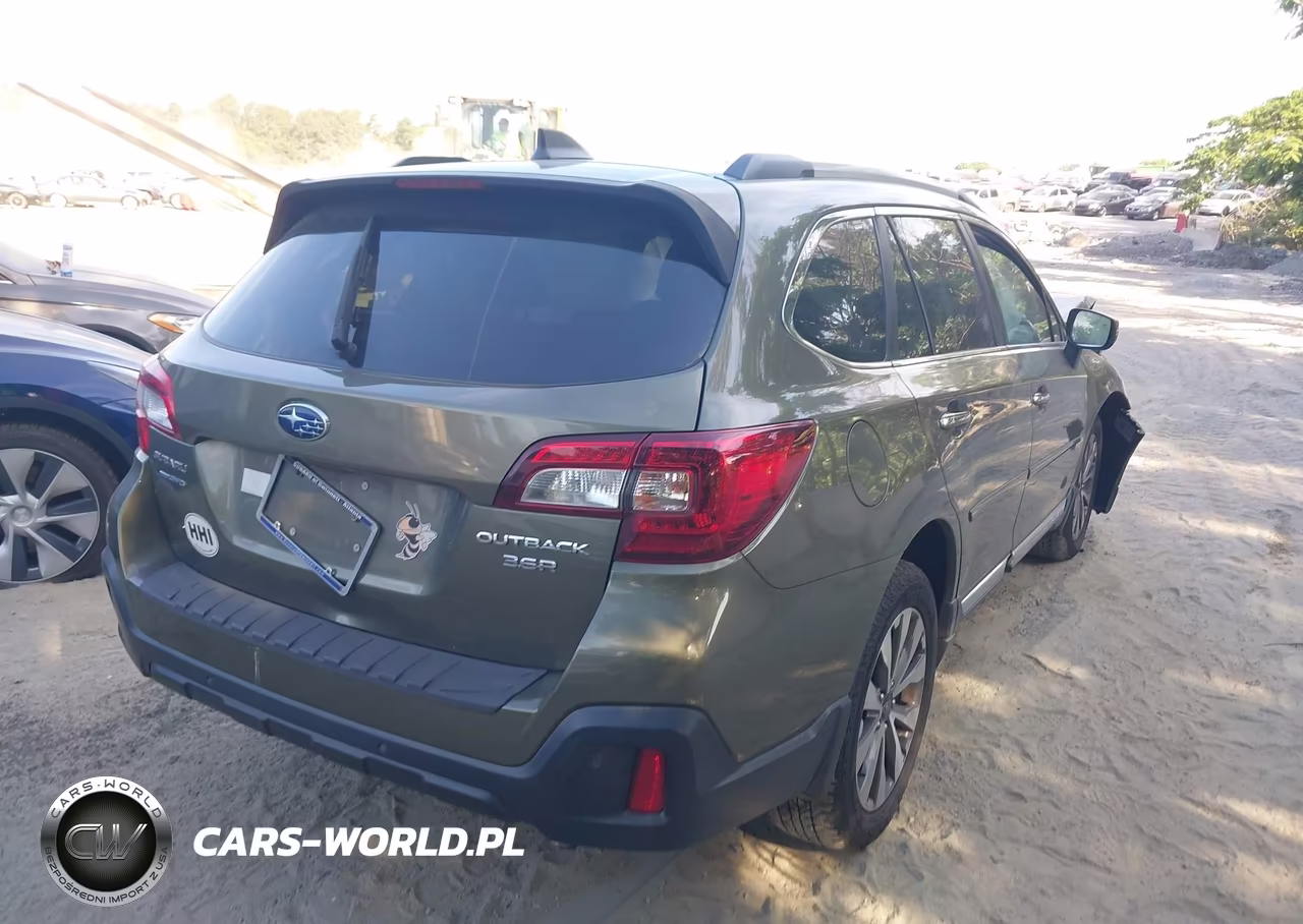 2018 Subaru Outback 3.6R Touring VIN:4S4BSETC2J3334998 - 4