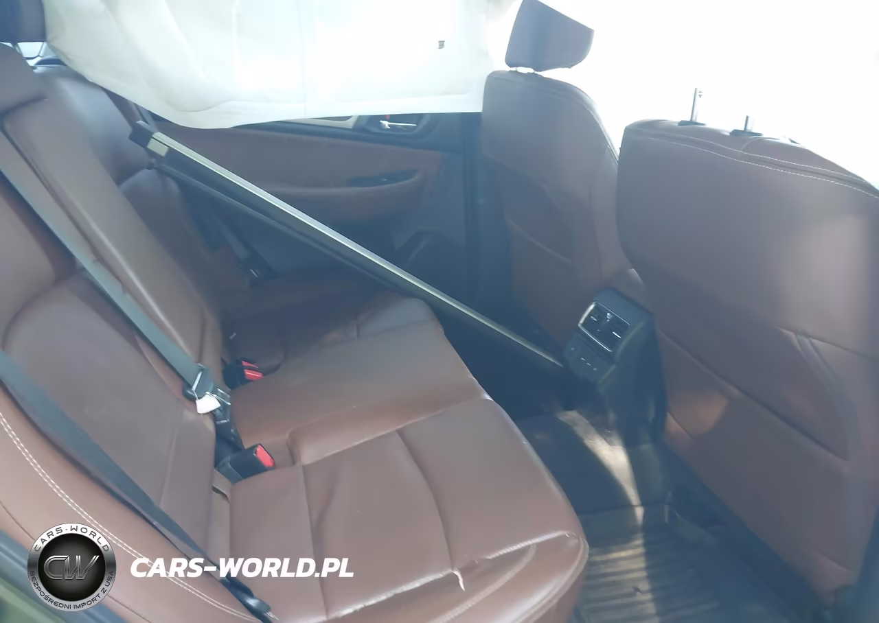 2018 Subaru Outback 3.6R Touring VIN:4S4BSETC2J3334998 - 8