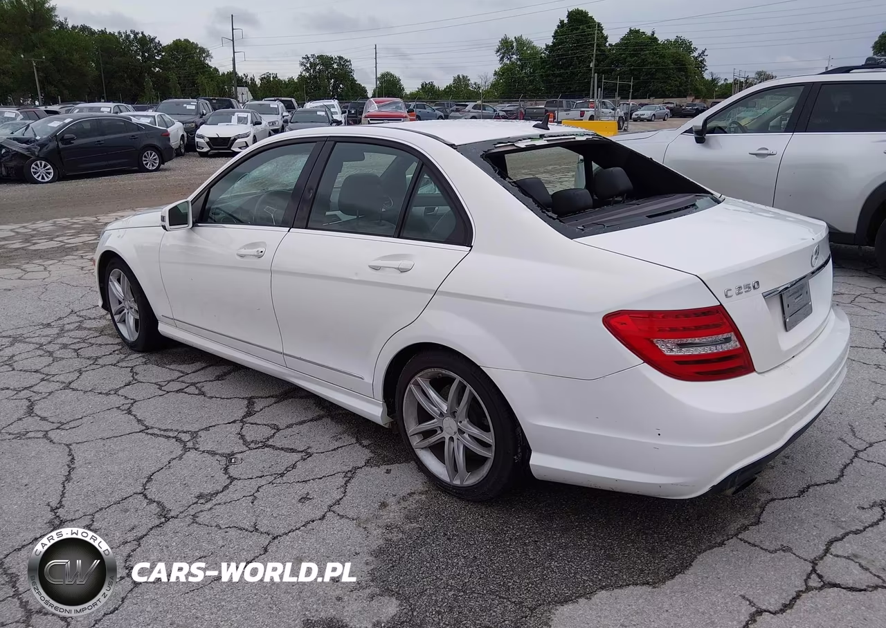 2013 Mercedes-Benz C 250 Sport VIN:WDDGF4HB2DA788196 - 3
