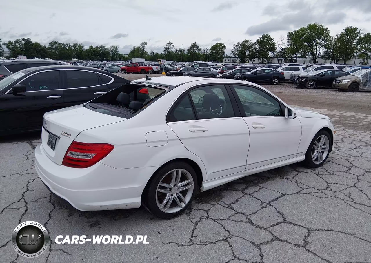 2013 Mercedes-Benz C 250 Sport VIN:WDDGF4HB2DA788196 - 4