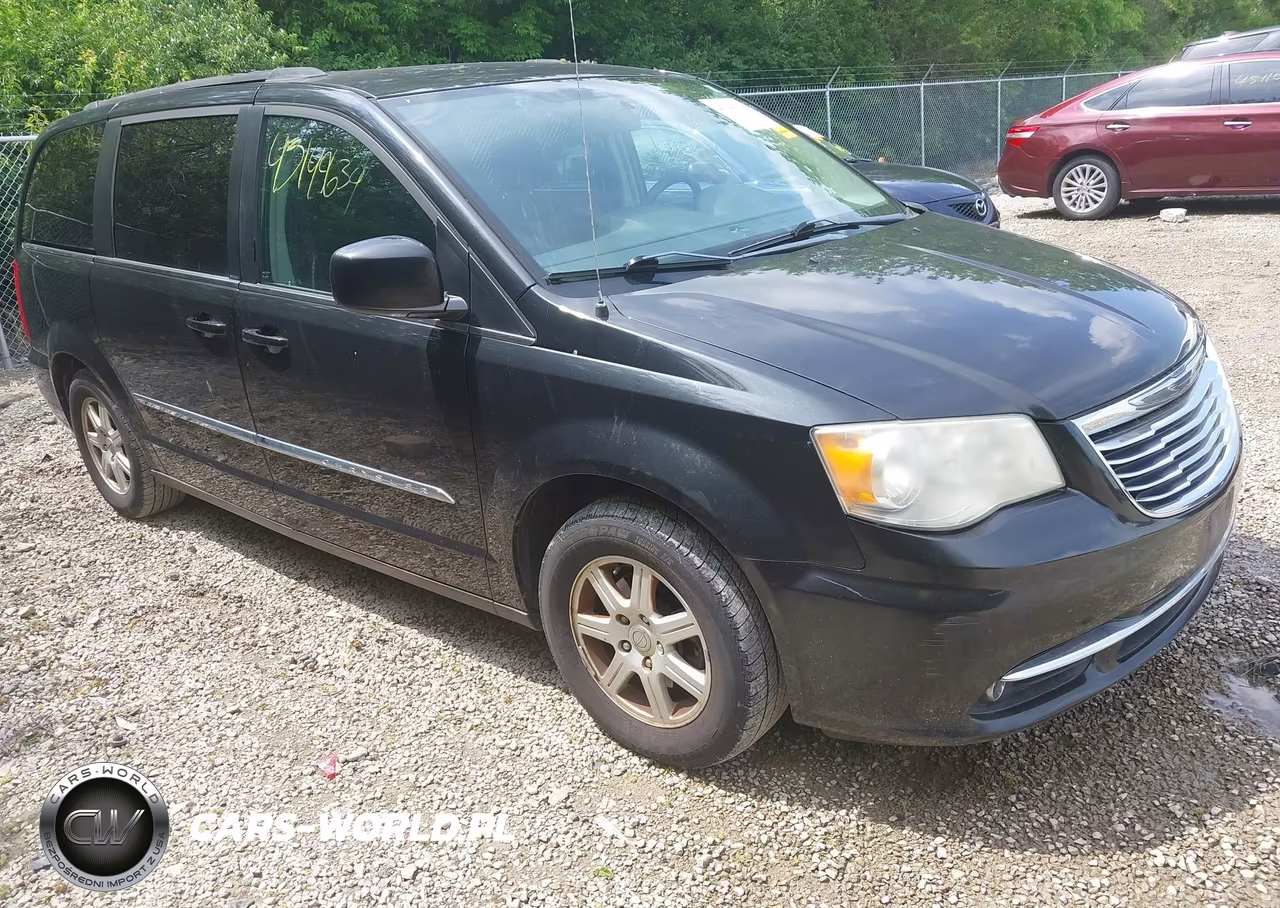 2011 Chrysler Town & Country Touring – zdjęcie 1 z 16