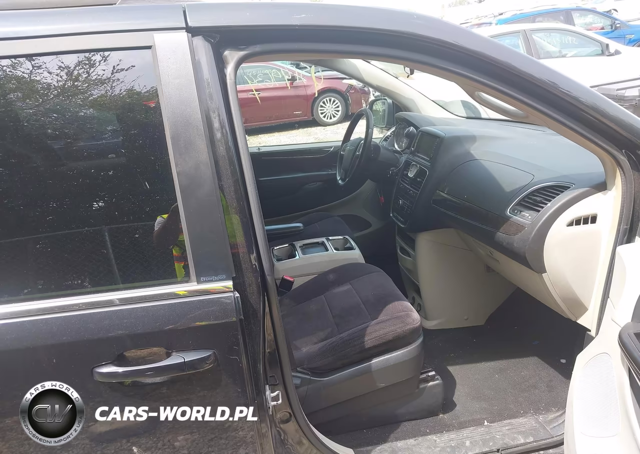 2011 Chrysler Town & Country Touring VIN:2A4RR5DG1BR607223 - 5