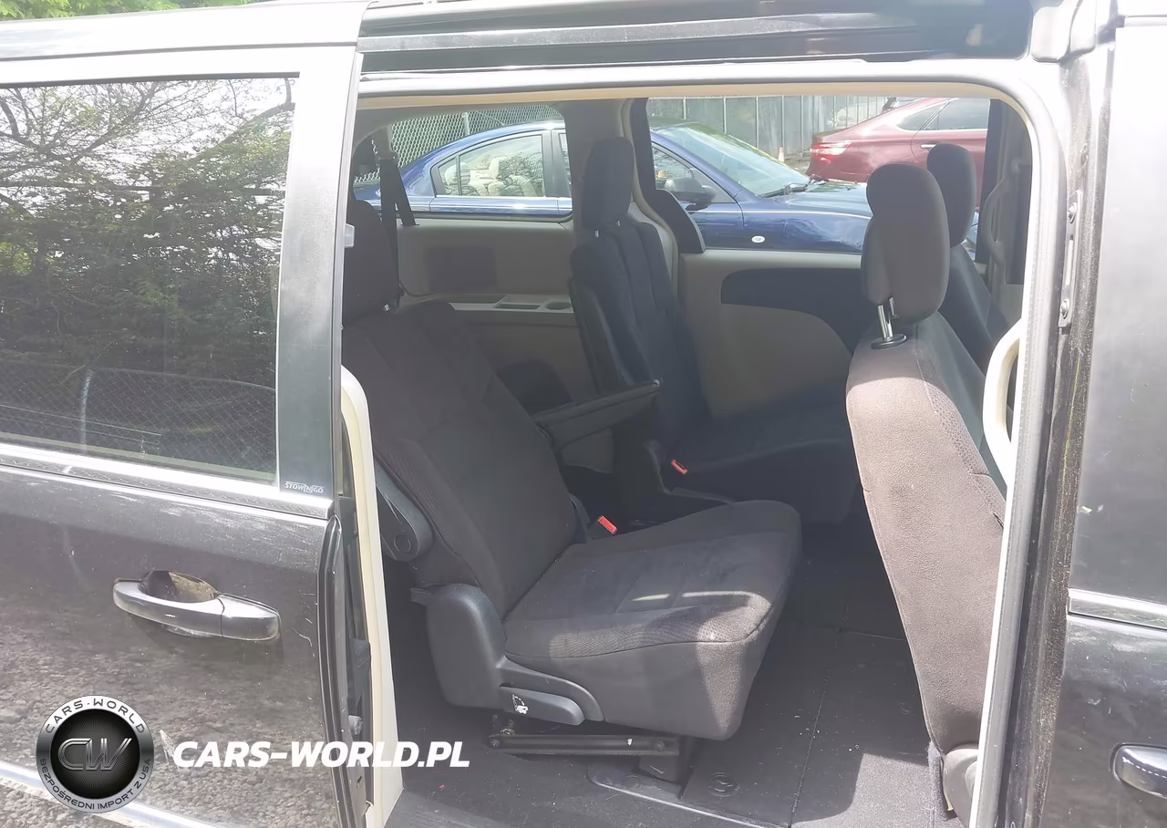 2011 Chrysler Town & Country Touring VIN:2A4RR5DG1BR607223 - 8