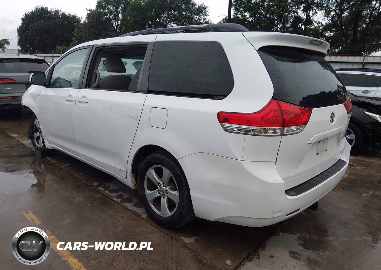 2013 Toyota Sienna Le V6 8 Passenger VIN:5TDKK3DC3DS302071 - 3